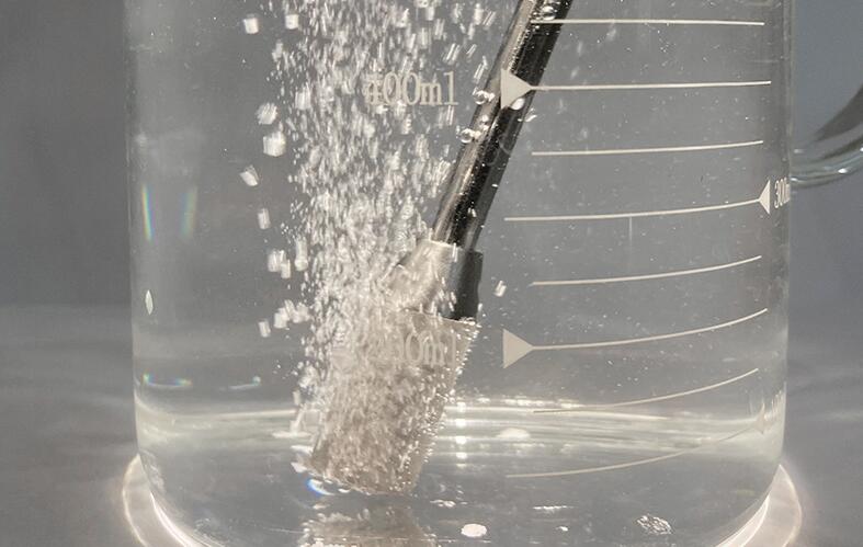 Porous sparger for the liquid