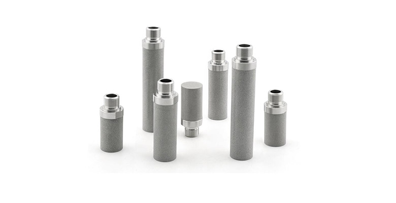 porous melt filter products with housing